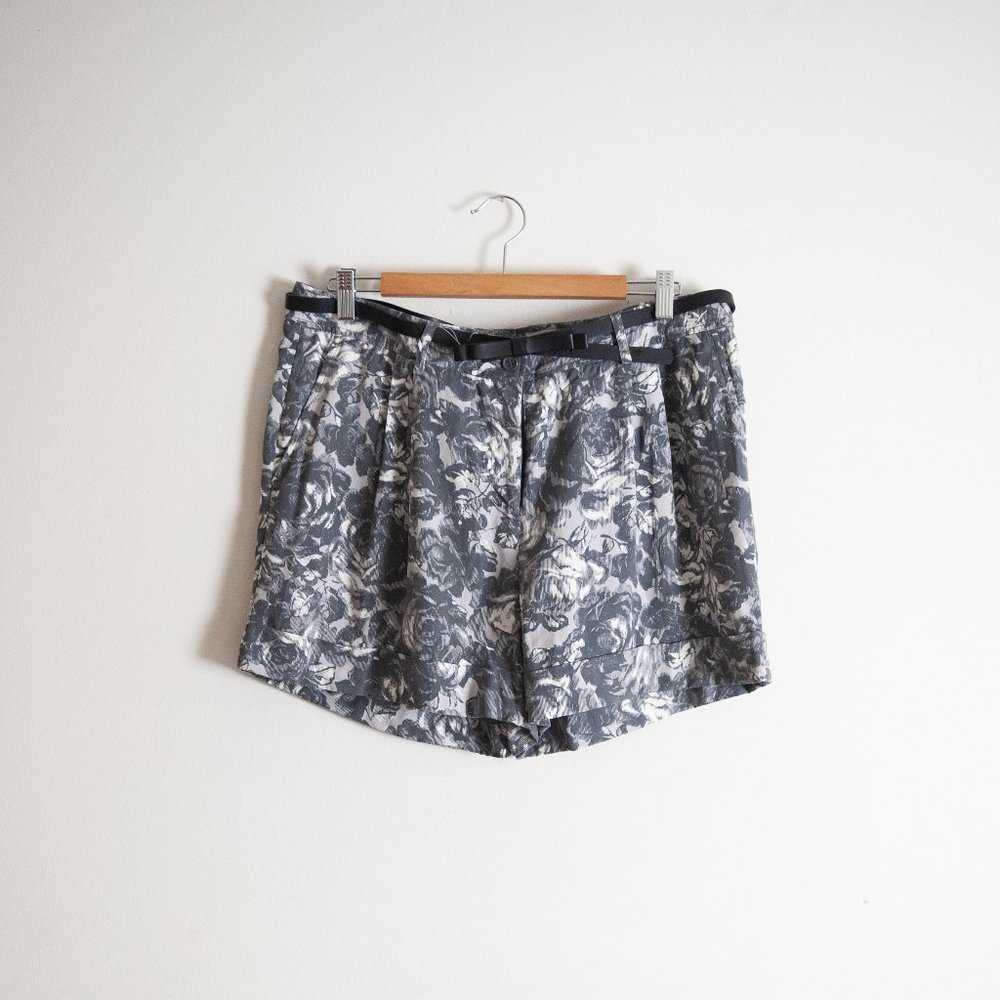 H&M | GREY FLORAL PRINTED DRESS SHORTS